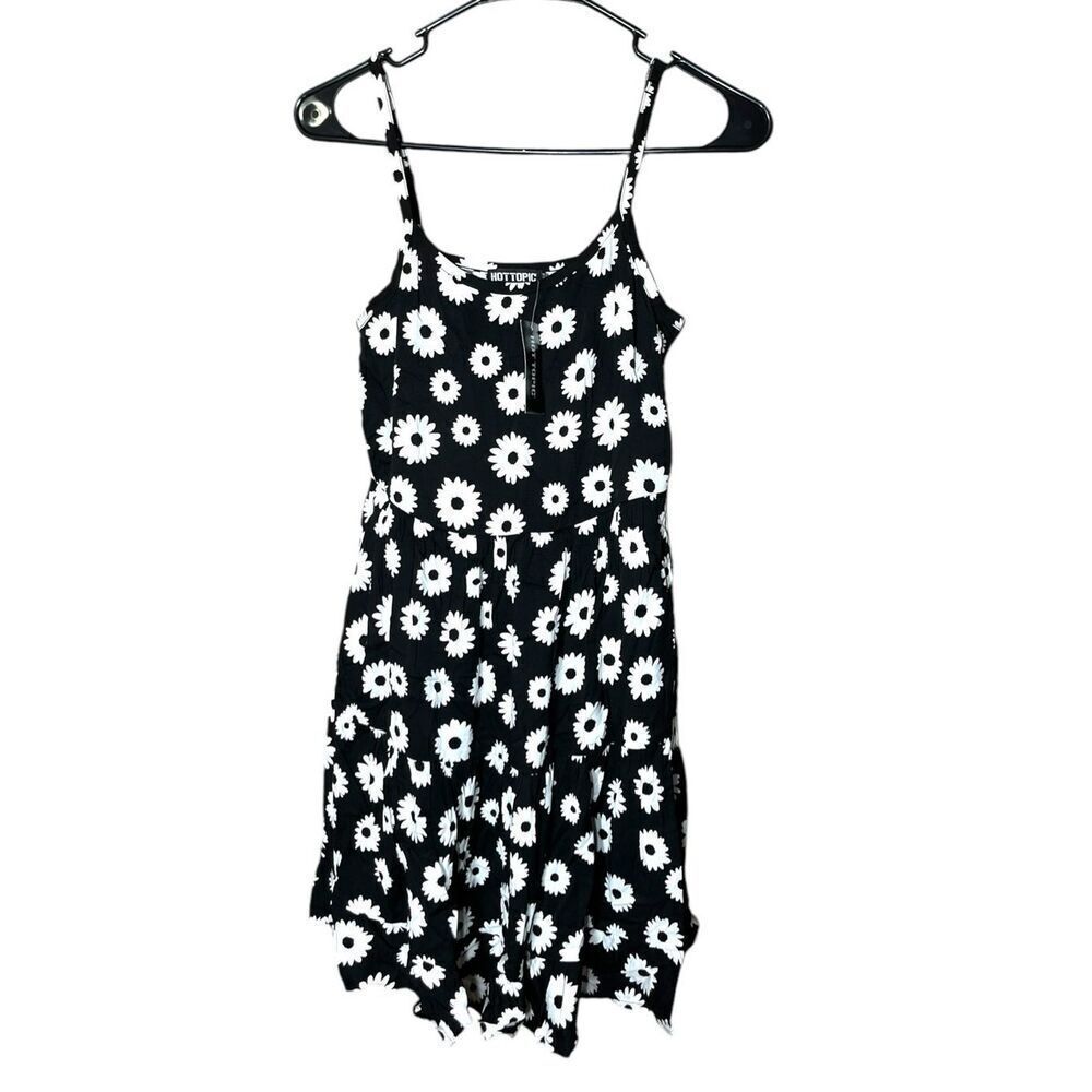 Hot Topic Black And White Daisy Print Tiered Dress Size S NWT‎